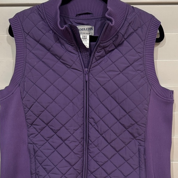 Pendleton Purple Quilted Women's Vest - Picture 5 of 7